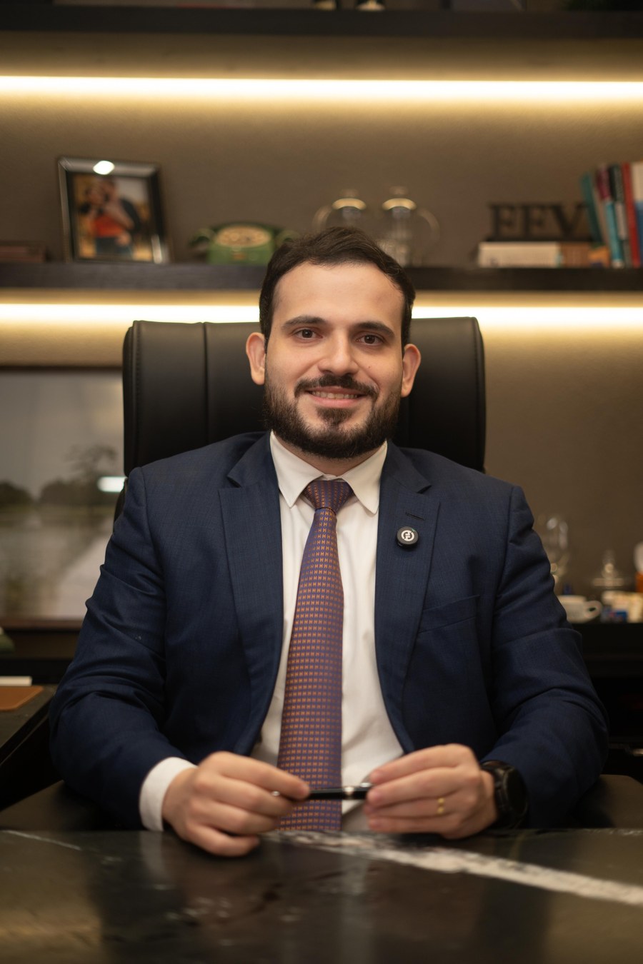 Retrato de Nelson Nasser em seu escritório